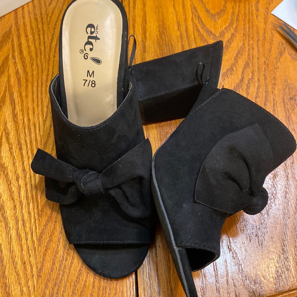 Black dress shoes